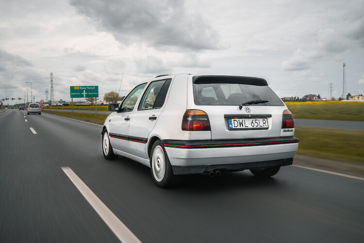 Volkswagen Golf III – kolejny etap ewolucji, tym razem pod znakiem poprawy poziomu bezpieczeństwa